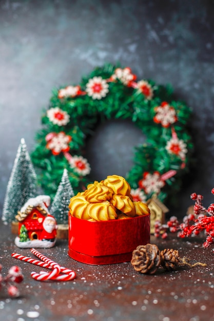 Saborosos biscoitos de Natal caseiros.