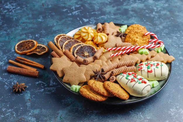 Foto grátis saborosos biscoitos de natal caseiros.