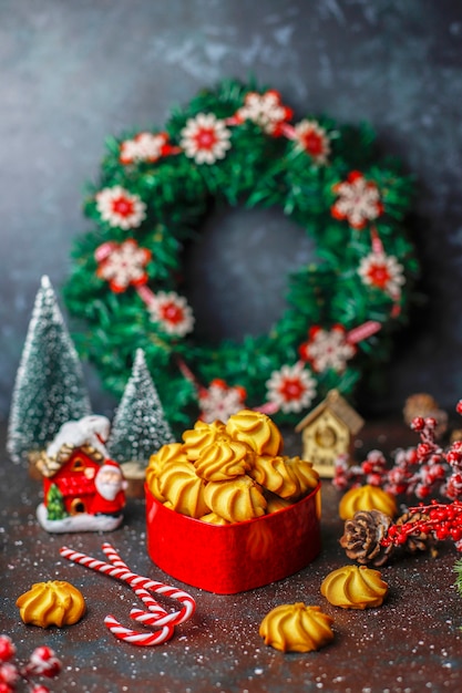 Foto grátis saborosos biscoitos de natal caseiros.