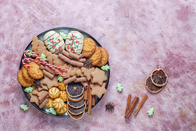 Foto grátis saborosos biscoitos de natal caseiros.