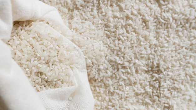 Saco de arroz branco com espaço de cópia