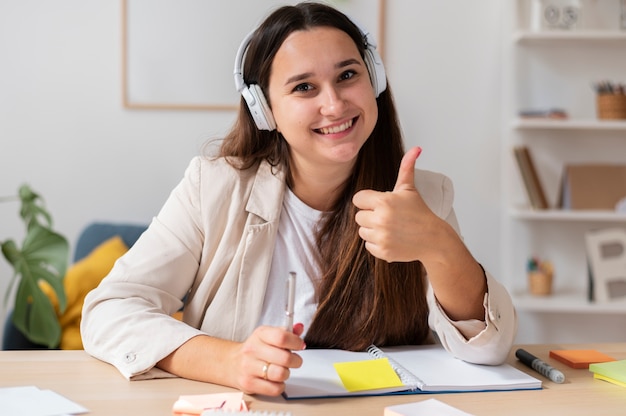 Foto grátis sala de aula virtual e espaço de estudo