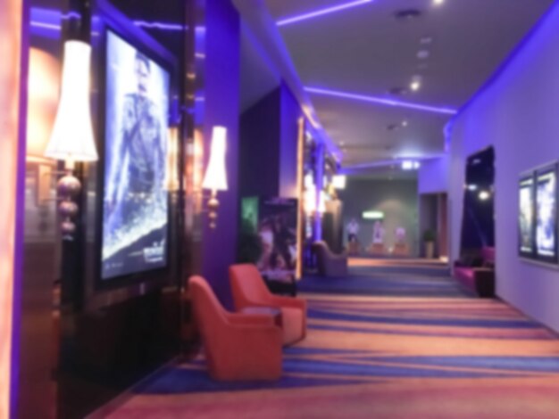 sala de cinema com poltronas desfocados