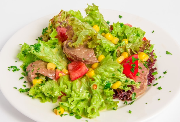 Salada com carne cozida