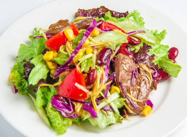 Salada com carne