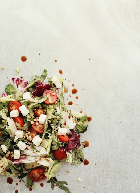 Salada com tomate cereja