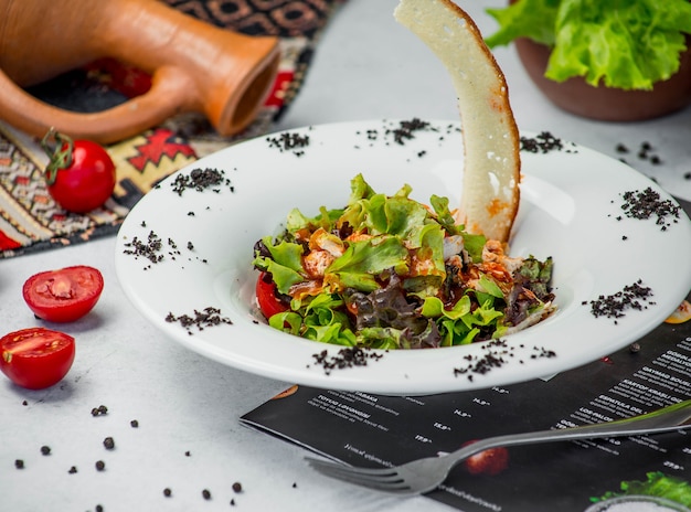 salada de frango fresco com legumes