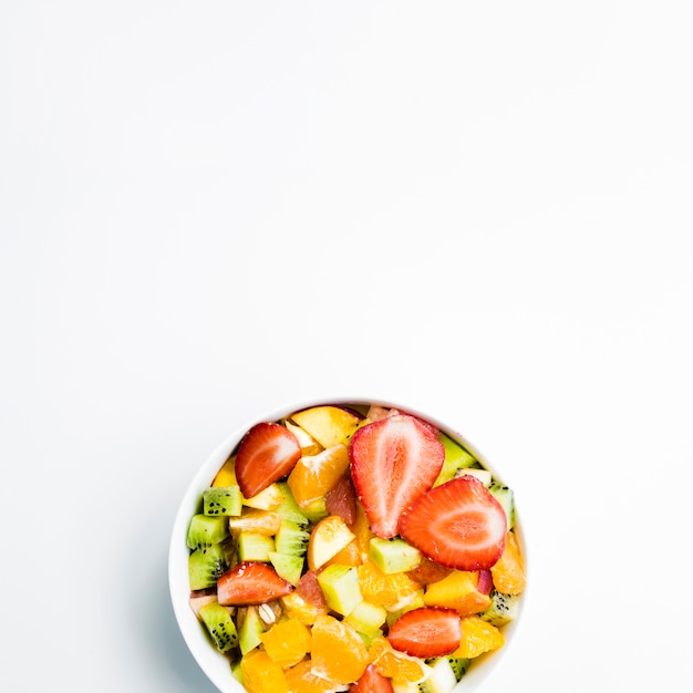 Salada de frutos silvestres na mesa