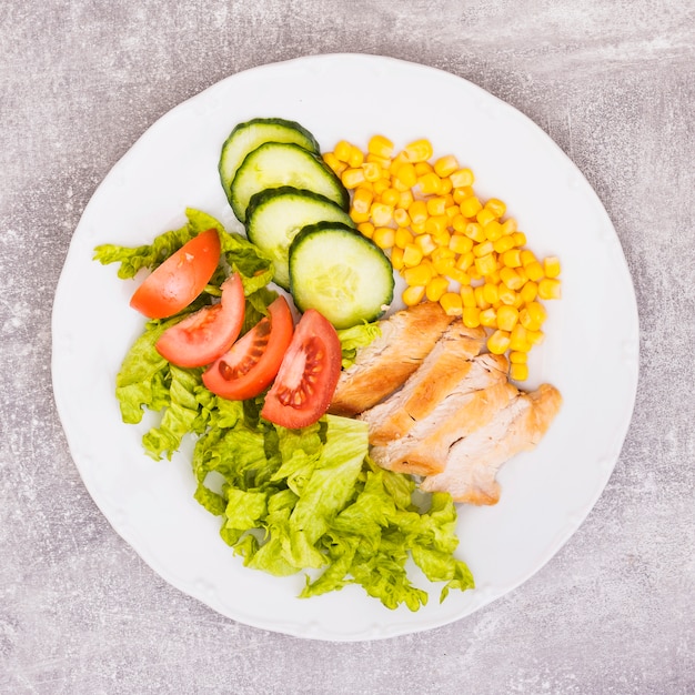 Foto grátis salada de galinha