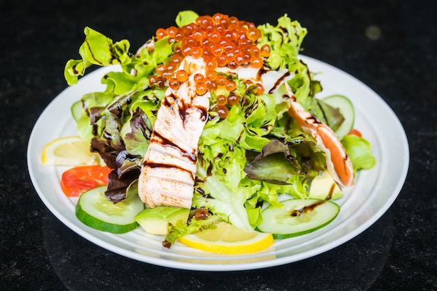 Salada de salmão