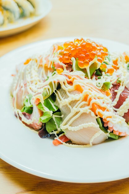 Salada de sashimi de marisco
