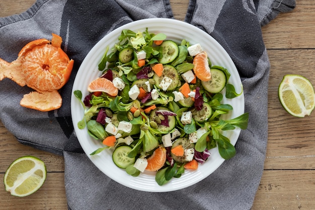 Salada de vista superior de frutas e legumes