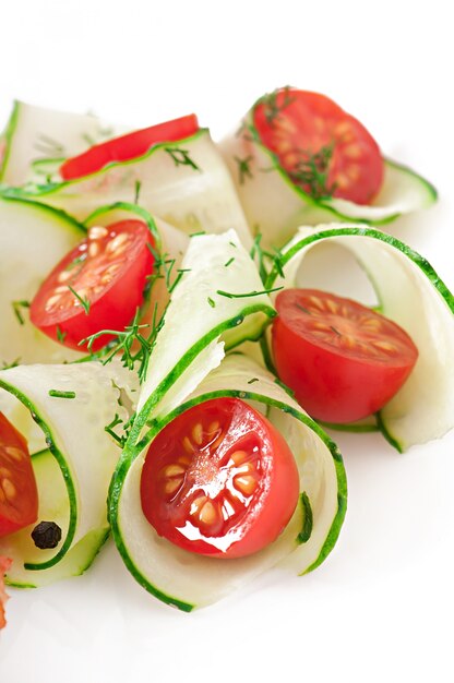 Salada fresca com tomate e pepino