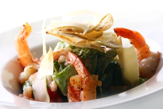 Salada gourmet de frutos do mar com camarão