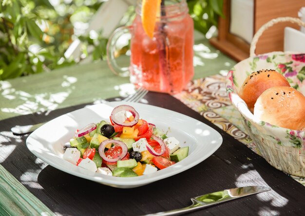 salada grega com azeitona