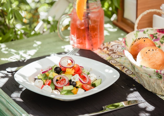 salada grega com azeitona