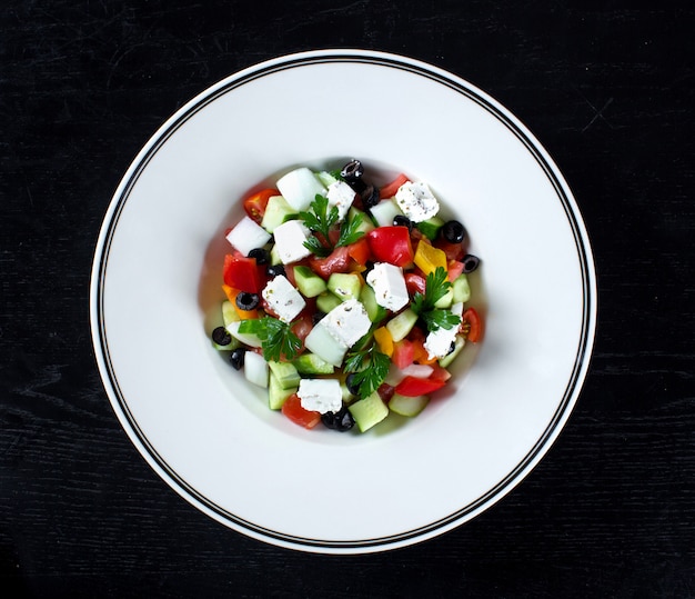 Salada grega com azeitonas e pimentão