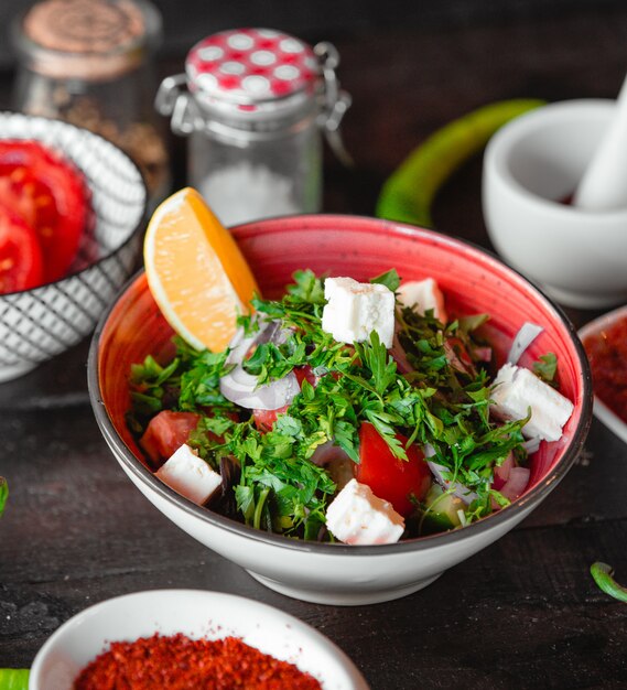 salada grega com limão