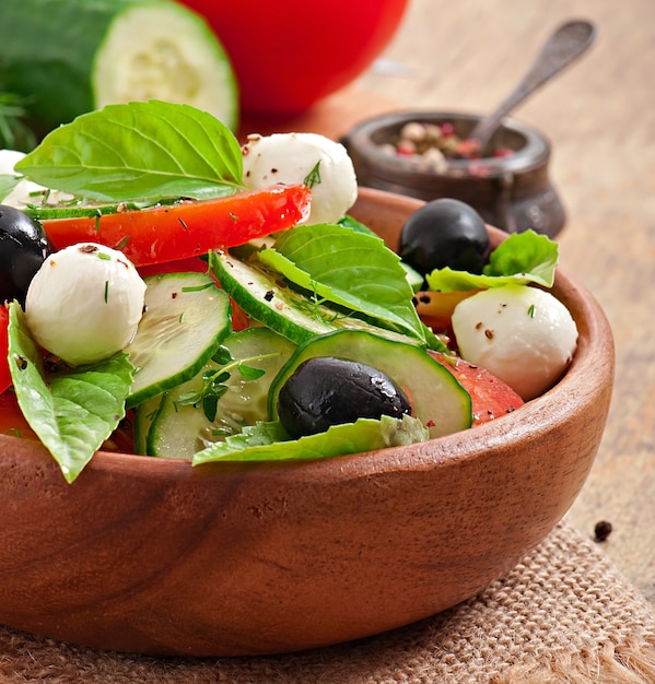 Salada grega de legumes frescos, close-up