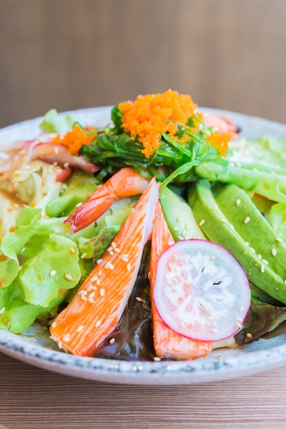 Foto grátis salada japonesa de frutos do mar