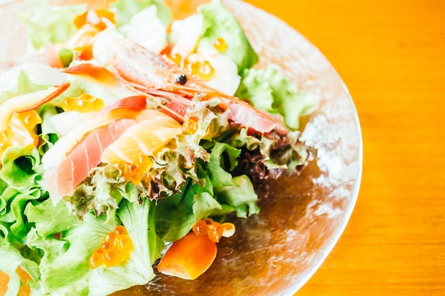 Salada sashimi