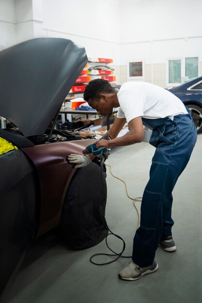 Salão de serviço automático doign embrulho de carro