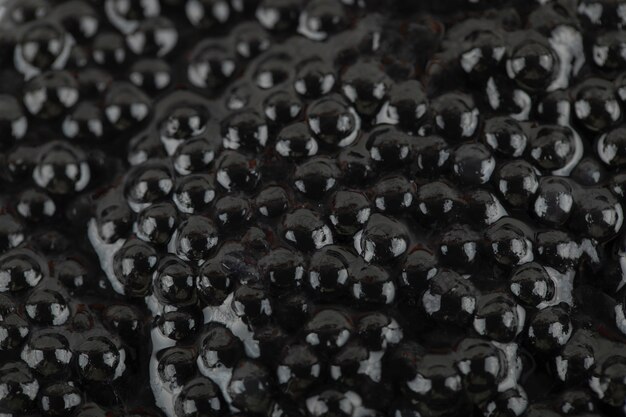 salmão de mesa e caviar preto de truta.