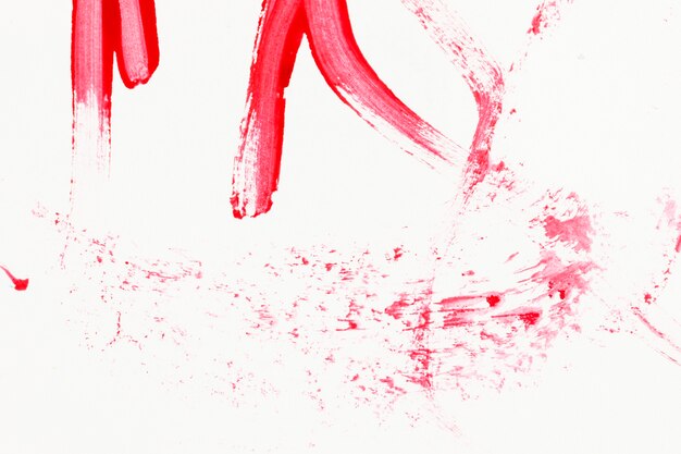 Salpicos de tinta vermelha em fundo branco