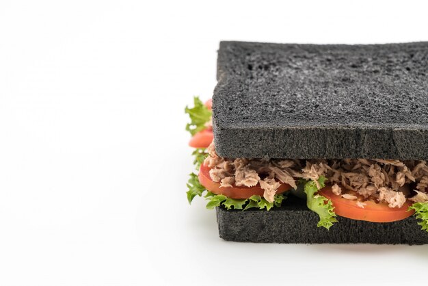 sanduíche de carvão e atum