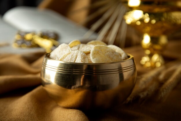 Santa comunhão com pão sacramental em uma tigela