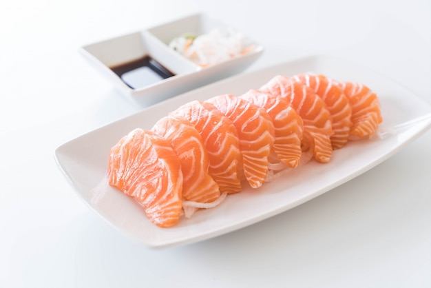 Sashimi em salmão cru