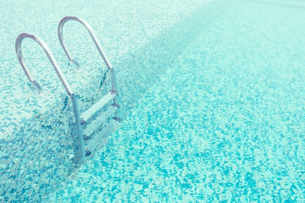 Foto grátis saudável bela piscina do hotel escadas