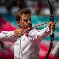 Foto grátis scene from the olympic games tournament with athletes competing