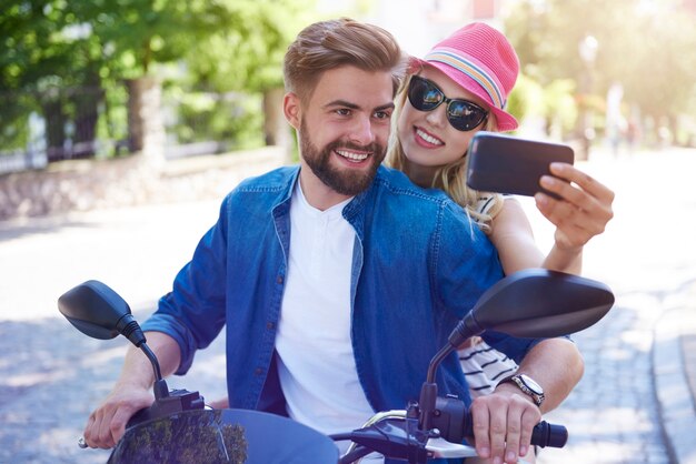 Selfie tirada na moto