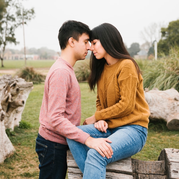 Sensual jovem casal apaixonado