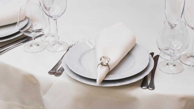 Foto grátis serviu a mesa de jantar no restaurante
