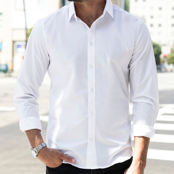 Foto grátis sessão de fotos ao ar livre com camisa casual negócios branco closeup