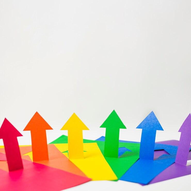 Foto grátis setas de papel nas cores lgbt