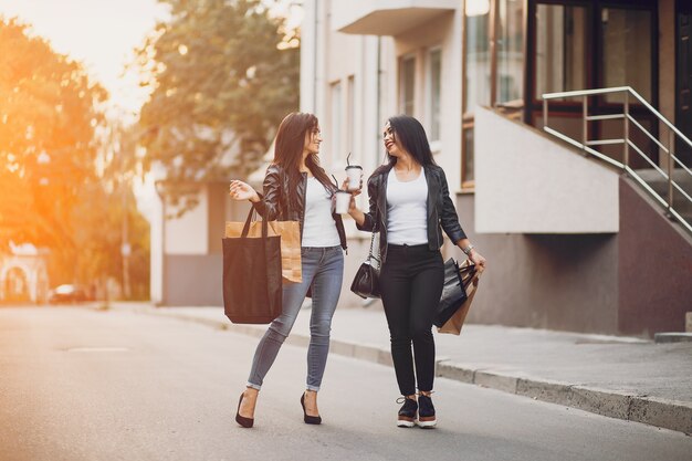 Shopping Girls