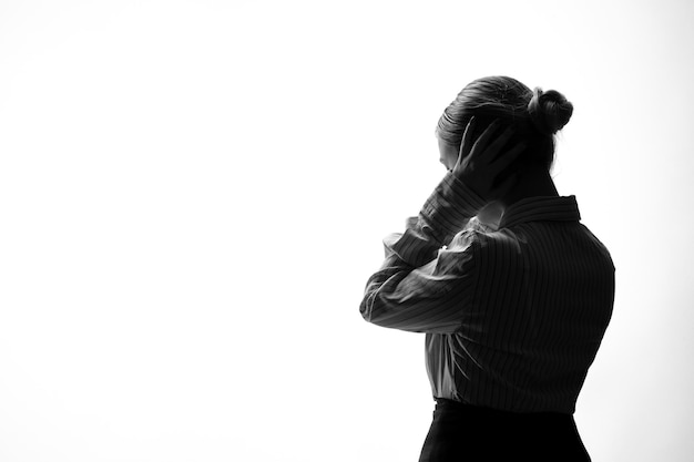 silhueta de perfil de mulher triste Foto stock 245559184