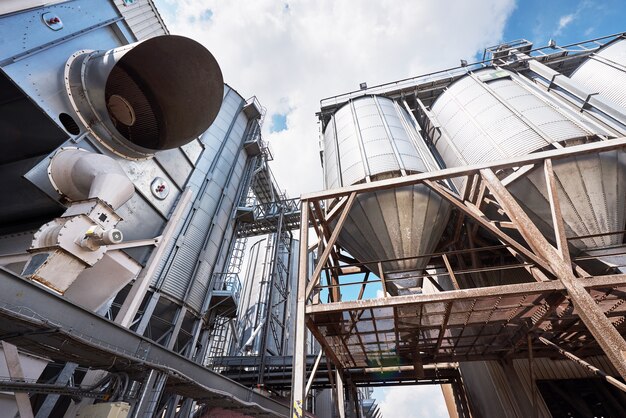 Silos agrícolas. Exterior do edifício.