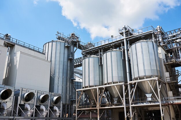 Silos agrícolas. Exterior do edifício.