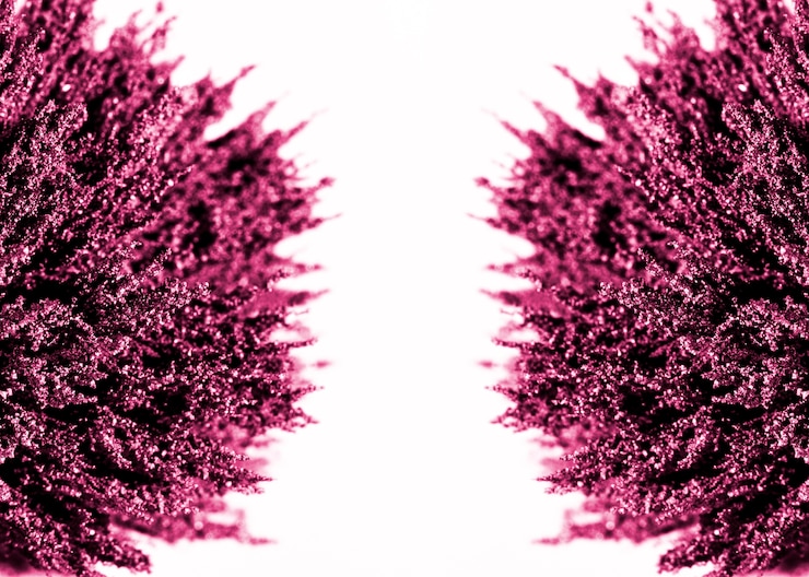 Foto grátis simetria do barbear metálico magnético roxo no fundo branco