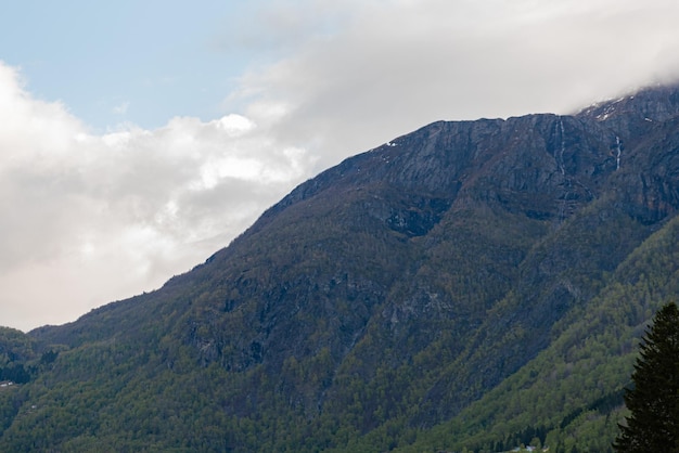 Skjolden Noruega 16 de maio de 2023 Montanha