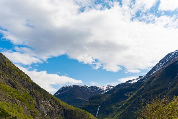 Skjolden Noruega 16 de maio de 2023 Montanha