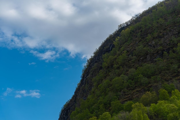 Foto grátis skjolden noruega 16 de maio de 2023 montanha