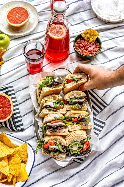 Sliders de Mozzarella, sanduíches de piquenique de verão