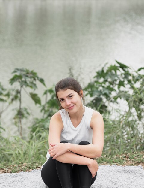 Smiley meninas no sportswear