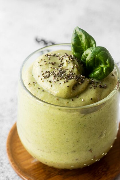 Smoothie de ângulo alto com sementes