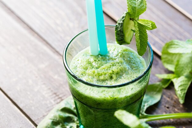 Smoothie de vegetais verdes